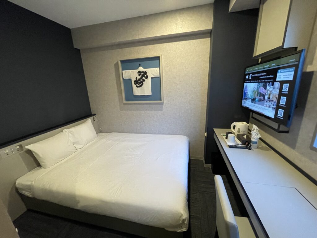 変なホテル福岡博多のダブルルーム（ベッド）