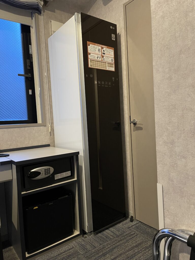 変なホテル福岡博多の自動クリーニングマシン